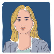 Portrait d'une femme blonde avec un blazer gris