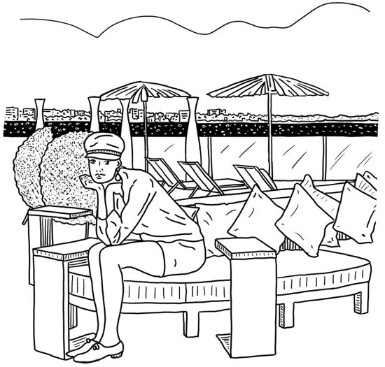 Homme assis sur une banquette