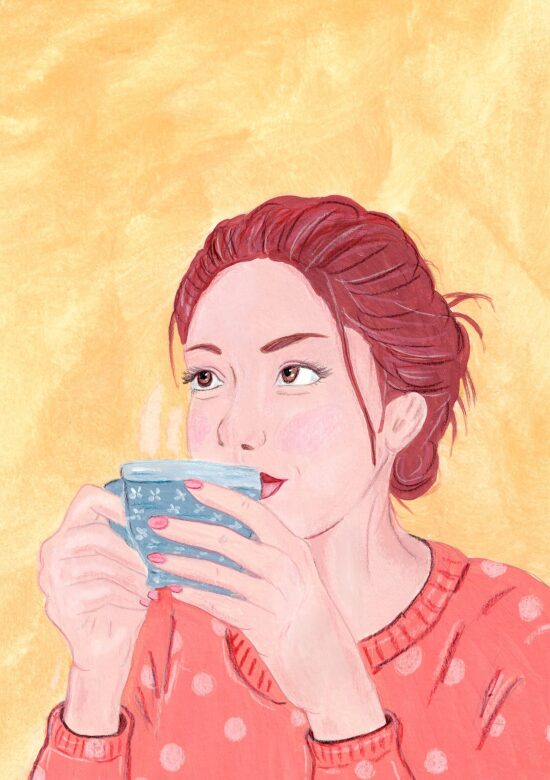 Femme dégustant une tasse de thé