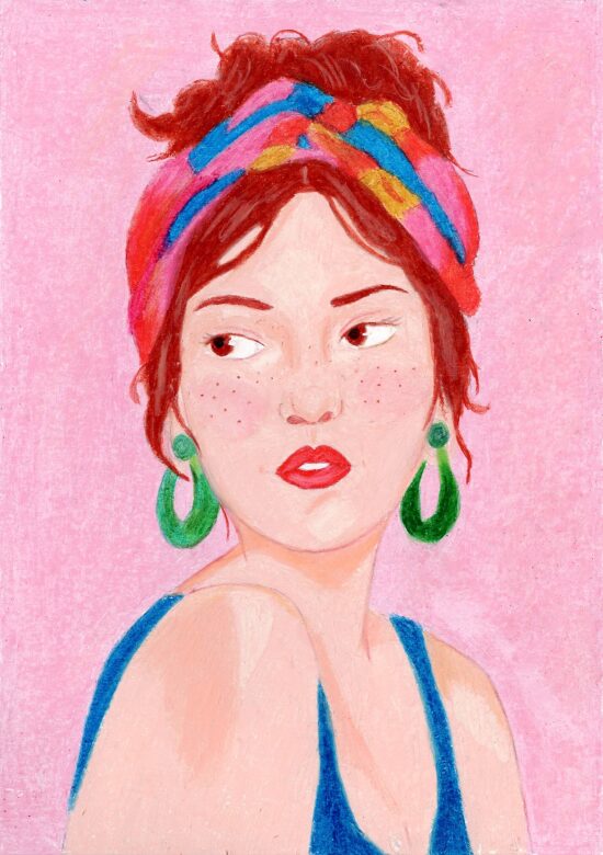 Portrait de femme avec bandeau coloré