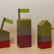Trois constructions en carton