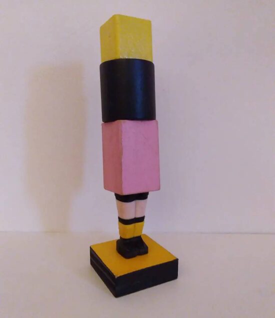 Statuette en forme de crayon